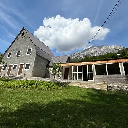 Magic Space Petros Skafias Guest house Theth